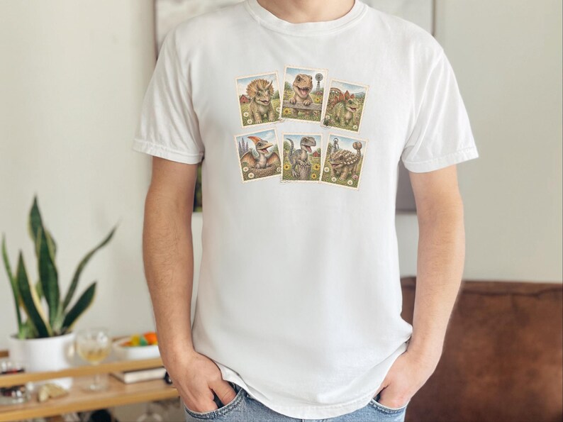 Maglietta vintage con francobolli di dinosauri, maglietta retrò con francobolli, regalo per amanti dei dinosauri, maglietta con animali preistorici, regalo a tema storia naturale immagine 9