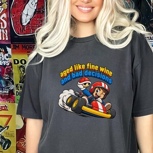 Kart racing-tröja, racerbilsoutfit, retro gaming-tröja, åldrad som fint vin och dåliga beslut, videospelspresent bild 8