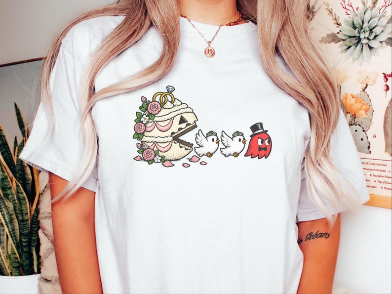 Gamer-Hochzeitsshirt, Geschenk für Gaming-Paare, Retro-Gaming-T-Shirt, Nerdiges Hochzeitsgeschenk, Pac-Man-Shirt Bild 10
