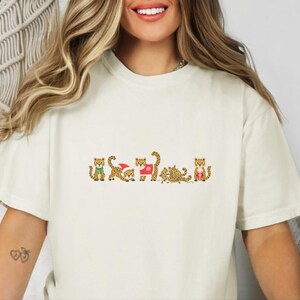 Camiseta navideña de leopardo, camiseta navideña de animales, regalo para amantes del guepardo, top navideño de leopardo imagen 8