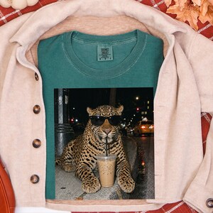 Leopardkaffe, kaffeälskare, rolig djurtröja, vildkatt bild 5