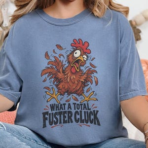 Camiseta divertida de gallinas, regalo para criadores de gallinas, camiseta sarcástica de granja, ¡Qué cacareo tan total!, camiseta divertida de aves de corral, regalo para la loca de las gallinas imagen 6
