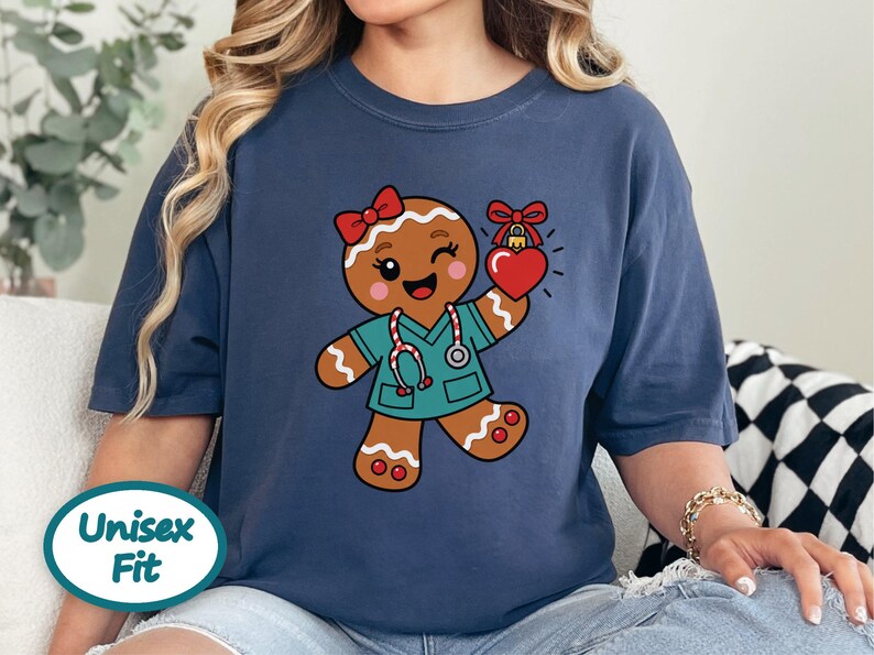 Christmas Nurse Shirt, Gingerbread Nurse Gift, Festive Nurse Sweatshirt, Holiday Medical Tee zdjęcie 4