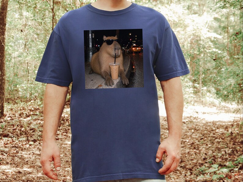 Cooles Capybara-Shirt, Geschenk für Eiskaffee-Liebhaber, Lustiges Tier-T-Shirt, Shirt für Kaffeesüchtige Bild 10