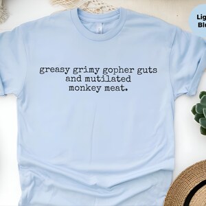 Beschamende grap in een doos, met vieze, smerige ingewanden van een grondeekhoorn en verminkt apenvlees, een shirt met zwarte humor, een sarcastisch T-shirt, een grappig cadeau uit de jaren 90. afbeelding 3