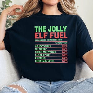 Camiseta de elfo navideño, camiseta navideña divertida para la familia, camiseta a juego para fiestas navideñas, camiseta Jolly Elf Fuel imagen 6
