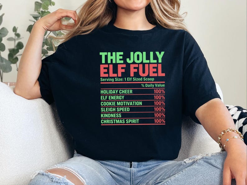 Camiseta de elfo navideño, camiseta navideña divertida para la familia, camiseta a juego para fiestas navideñas, camiseta Jolly Elf Fuel imagen 6