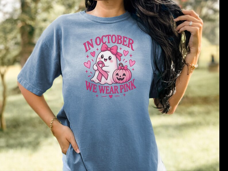 In oktober dragen we een roze spookshirt, een cadeau ter bevordering van bewustzijn over borstkanker, een roze Halloween-shirt met lint, een top voor kankeroverlevenden, een shirt voor het griezelige seizoen. afbeelding 9