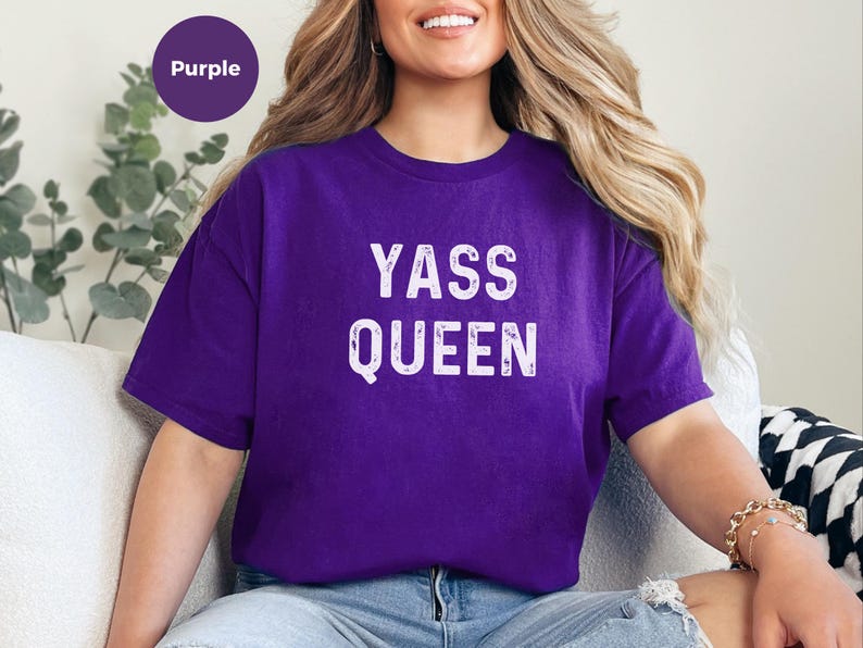 Camiseta de Yas Queen Drag Race, camiseta divertida y sarcástica de cultura pop, regalo de humor para empoderar a las mujeres de la Generación Z, top para fiestas del Orgullo LGBTQ, top de regalo de broma imagen 1