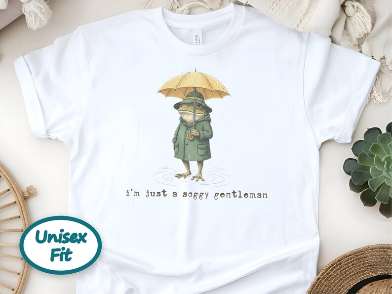Frog in Raincoat Cute Amphibian Shirt Cottagecore Rainy Day Aesthetic imagen 4