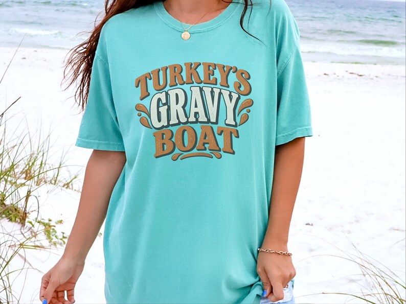 Camiseta para la cena familiar de Acción de Gracias, camiseta con salsera de pavo, regalo para amantes de la comida, ropa divertida para el Día de Acción de Gracias, camiseta retro para el festín navideño. imagen 3