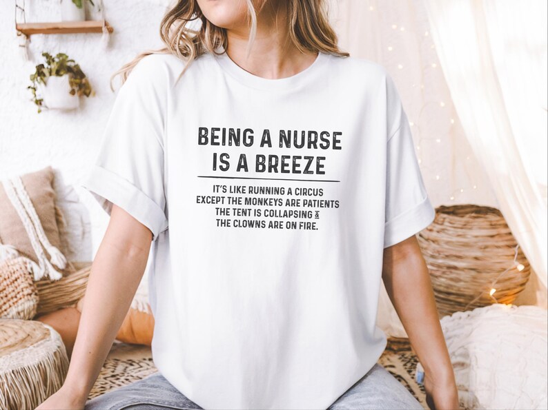 T-shirt humoristique sur le thème des infirmières, « Être infirmière, c'est facile », T-shirt drôle pour infirmières sarcastiques, Humour hospitalier, T-shirt « Pas mon singe », Anniversaire médical image 7