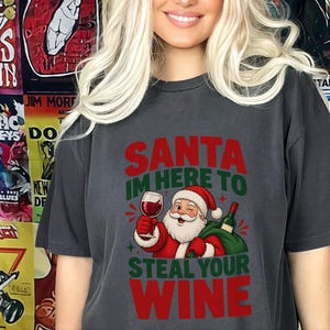 Camiseta Festa do Vinho, Design Retrô do Papai Noel, Presente de Natal com Vinho, Camiseta Divertida de Natal, Papai Noel, Vim Roubar Seu Vinho, Camiseta para Amantes de Vinho imagem 7