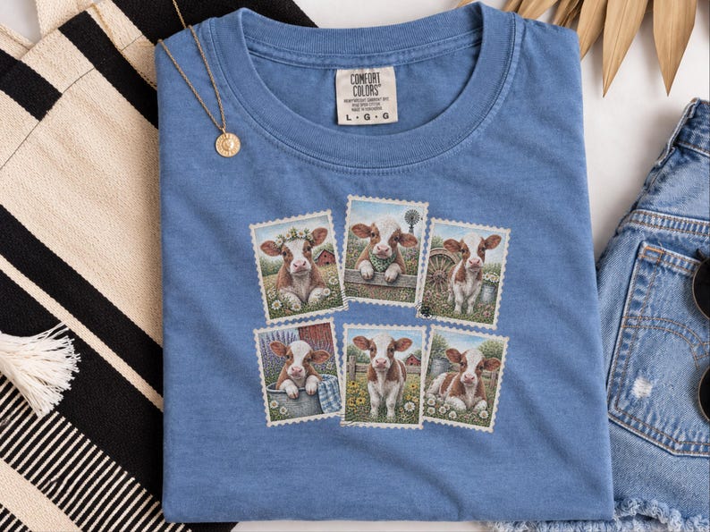 Camiseta vintage con estampado de vaca y sello postal, camiseta adorable de vaca bebé, regalo para amantes de los animales de granja, camiseta de estilo rústico campestre. imagen 2