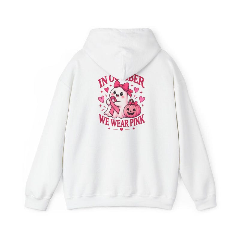 In oktober dragen we een roze spookshirt, een cadeau ter bevordering van bewustzijn over borstkanker, een roze Halloween-shirt met lint, een top voor kankeroverlevenden, een shirt voor het griezelige seizoen. afbeelding 12