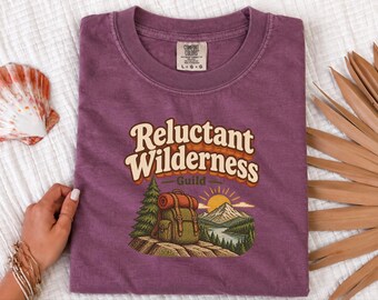 Grappig wandelshirt, cadeau voor kampeerliefhebbers, T-shirt van de Reluctant Wilderness Guild, outdoor- en natuurshirt, retro wandelkleding, grappig wandelcitaat cadeau