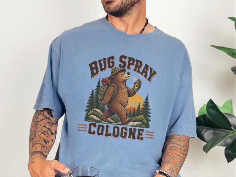 Camiseta divertida para senderismo, camiseta de naturaleza al aire libre, idea de regalo para campistas, camiseta con repelente de insectos, camiseta de senderismo con osos, regalo de humor para excursionistas, camiseta para amantes del senderismo imagen 8