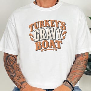 Camiseta para la cena familiar de Acción de Gracias, camiseta con salsera de pavo, regalo para amantes de la comida, ropa divertida para el Día de Acción de Gracias, camiseta retro para el festín navideño. imagen 10