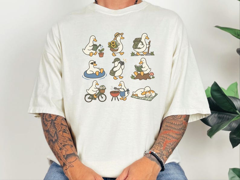 Speels eenden T-shirt, Leuk cadeau voor eendenliefhebbers, Tuinieren met eendje T-shirt, Grappig dieren T-shirt, Gezellige cottagecore kleding, Top voor natuurliefhebbers afbeelding 4