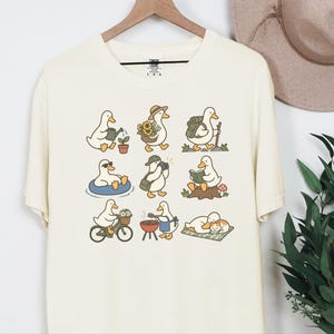 Speels eenden T-shirt, Leuk cadeau voor eendenliefhebbers, Tuinieren met eendje T-shirt, Grappig dieren T-shirt, Gezellige cottagecore kleding, Top voor natuurliefhebbers afbeelding 10