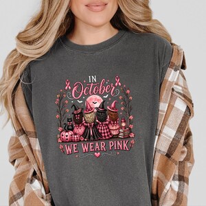 En octobre, on porte du rose ! T-shirt, cadeau d’Halloween pour la sensibilisation au cancer du sein, T-shirt de sorcière au ruban rose, Équipe de soutien aux personnes atteintes de cancer image 6