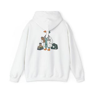 Camiseta Medical Goose, regalo para médicos, camiseta divertida para enfermeras, regalo para estudiantes de medicina, camiseta para trabajadores de la salud, regalo de graduación para médicos imagen 12