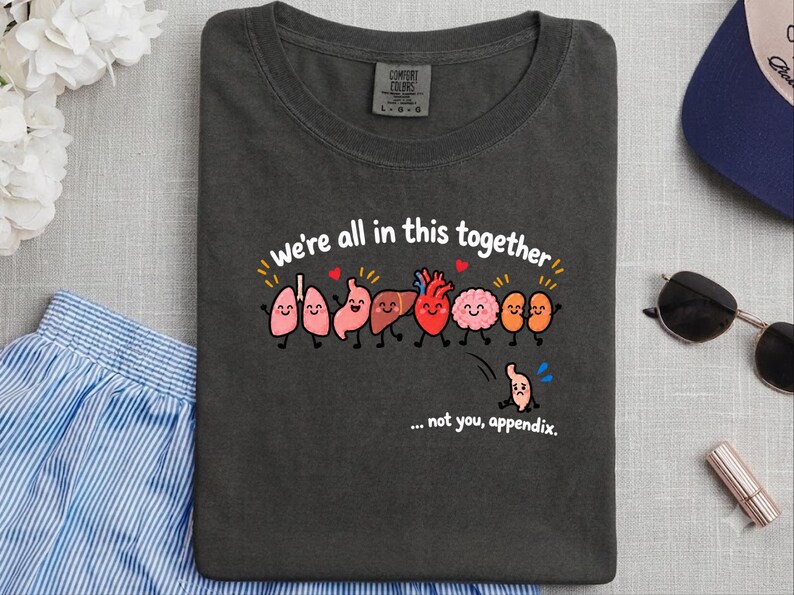 T-Shirt mit Blinddarm-OP-Motiv, lustiges Medizin-T-Shirt, Geschenk zur Genesung nach einer Blinddarmentfernung, niedliches T-Shirt mit menschlicher Organanatomie, Geschenk für OP-Krankenschwestern Bild 10