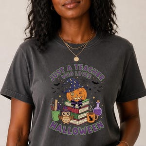 Comfort Colors Spooky Teacher Shirt, Just A Teacher Who Loves Halloween Tee, Elementary Reading Specialist Outfit, Spooky Teacher Tee Bild 6