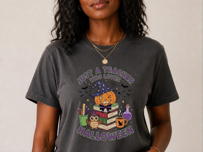 Comfort Colors Spooky Teacher Shirt, Just A Teacher Who Loves Halloween Tee, Elementary Reading Specialist Outfit, Spooky Teacher Tee Bild 6