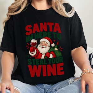 Camiseta Festa do Vinho, Design Retrô do Papai Noel, Presente de Natal com Vinho, Camiseta Divertida de Natal, Papai Noel, Vim Roubar Seu Vinho, Camiseta para Amantes de Vinho imagem 2