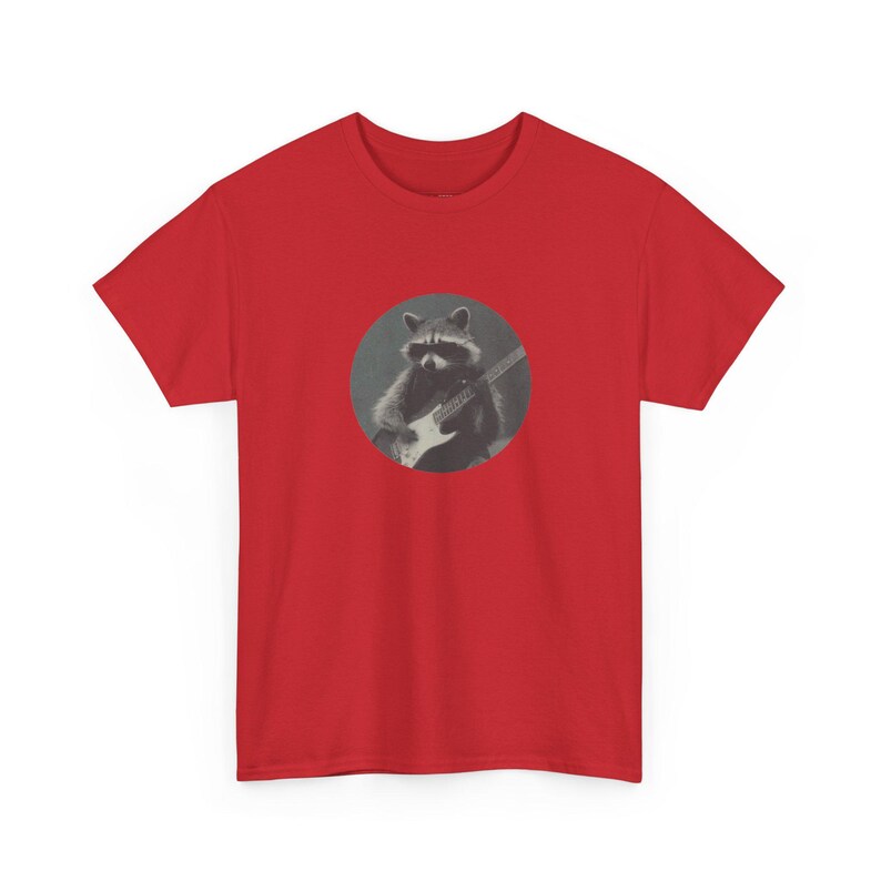 Maglietta con procione selvaggio che suona la chitarra elettrica, maglietta divertente con grafica di una rock band, regalo musicale con meme di animali, fauna selvatica, maglietta da concerto immagine 3