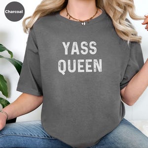 Camiseta de Yas Queen Drag Race, camiseta divertida y sarcástica de cultura pop, regalo de humor para empoderar a las mujeres de la Generación Z, top para fiestas del Orgullo LGBTQ, top de regalo de broma imagen 7