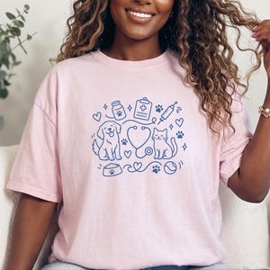 T-Shirt für Tierarzthelfer/innen, Geschenkidee für Tierärzte/innen, T-Shirt für Tiermedizinstudenten/innen, T-Shirt für Tierärzte/innen Bild 3