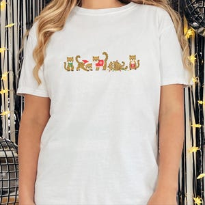 Camiseta navideña de leopardo, camiseta navideña de animales, regalo para amantes del guepardo, top navideño de leopardo imagen 10