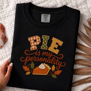 T-shirt voor taartliefhebbers, Thanksgiving-shirt, grappig cadeau voor foodies, herfstshirt, sweatshirt met de tekst "Taart is mijn persoonlijkheid". afbeelding 7