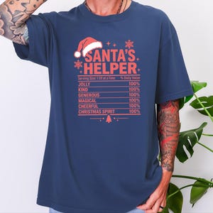 T-Shirt mit Nährwertangaben für Weihnachtsmannhelfer, lustiges Familien-Weihnachts-T-Shirt, passendes Gruppen-Shirt für die Weihnachtsfeier, Wichtelgeschenk Bild 8