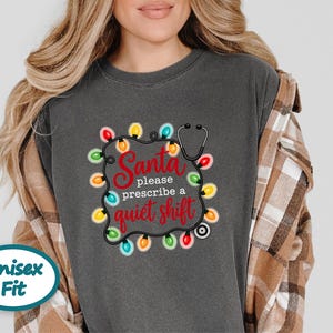 Er Nurse Christmas Shirt, Nurse Holiday Shirt, Christmas Medical Shirt, Santa Please Prescribe A Quiet Shift, Christmas Nurse Tee Bild 4