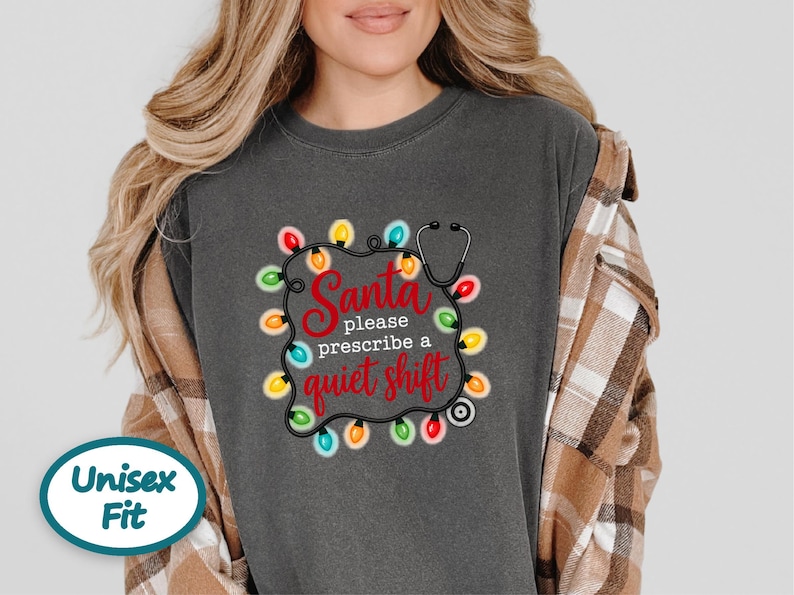 Er Nurse Christmas Shirt, Nurse Holiday Shirt, Christmas Medical Shirt, Santa Please Prescribe A Quiet Shift, Christmas Nurse Tee Bild 4