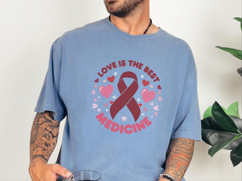 Comfort Colors T-Shirt zur Unterstützung von Familien mit Blutkrebs, „Liebe ist die beste Medizin“-T-Shirt, Oberteil zur Unterstützung von Chemotherapie-Pflegepersonen, T-Shirt für Familien mit Krebs Bild 9