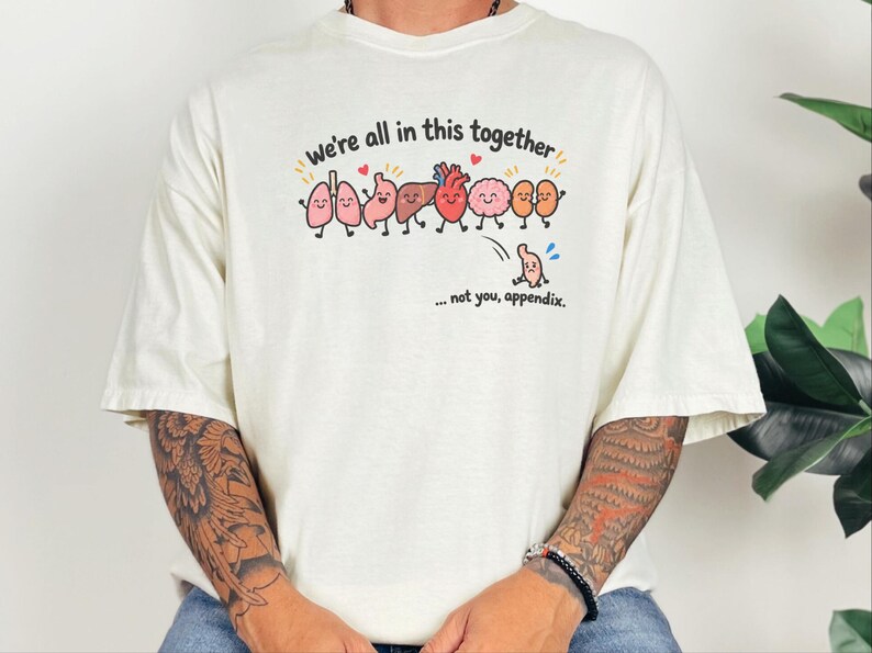 T-Shirt mit Blinddarm-OP-Motiv, lustiges Medizin-T-Shirt, Geschenk zur Genesung nach einer Blinddarmentfernung, niedliches T-Shirt mit menschlicher Organanatomie, Geschenk für OP-Krankenschwestern Bild 9