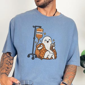 Ghost Coffee Shirt, Spooky Season Tee, Night Shift Nurse Gift, Halloween Coffee Lover, Caffeine IV Sweatshirt afbeelding 9