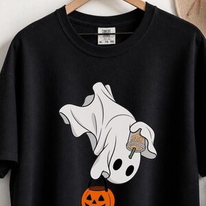 Camiseta de fantasmas para café, camiseta de fantasmas "Boo", camiseta de café de Halloween, camiseta de fantasmas adorable, camiseta de temporada espeluznante, camiseta de café de otoño, regalo para amantes del café imagen 8