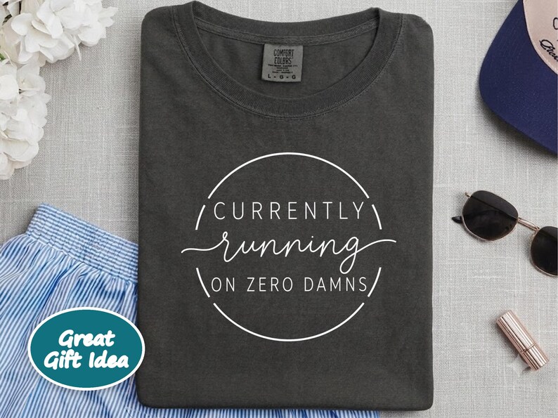 Sarcastic Quote Shirt, Funny Saying Tee, Currently Running On Zero Damns Sweatshirt, Introvert Humor Gift, Sarcastic Pullover Bild 5