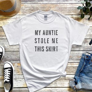My Auntie Stole Me This Shirt - Funny Auntie Stole Shirt | Gift From Aunt | Niece Nephew Humor | Cool Auntie and Baby Toddler Kids Bild 7