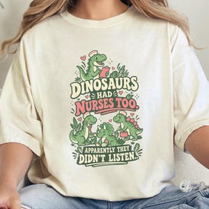 Camiseta divertida de enfermera de Comfort Colors, Los dinosaurios también tenían enfermeras, aparentemente no hicieron caso, Camiseta gráfica de enfermera pediátrica, Camiseta de enfermera pediátrica imagen 10