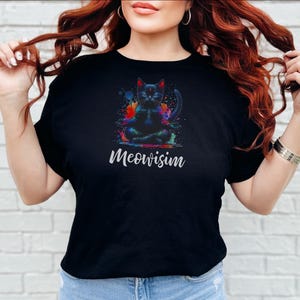 Camiseta Sassy Cat Purr Meowisim Rainbow Feline, Camiseta de humor psicodélico para mascotas, Gráfico de gatito colorido y peculiar, Regalo para amantes de los felinos negros imagen 4