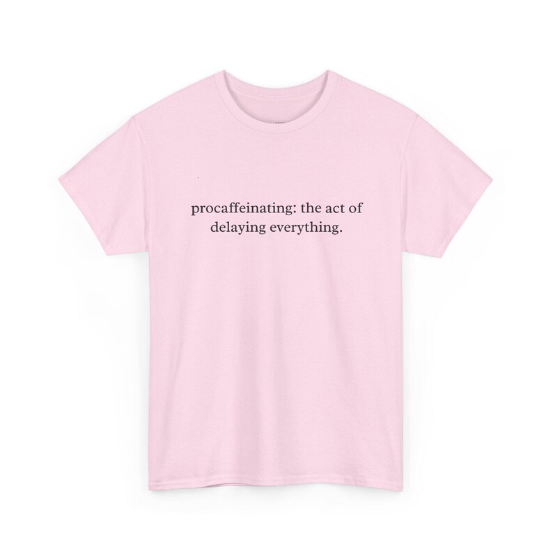Procaffeinating: The Art of Delaying Everything - Funny Coffee T-Shirt, Sarcastic Humor and Caffeine Addict Gift for Office and Work. Bild 7