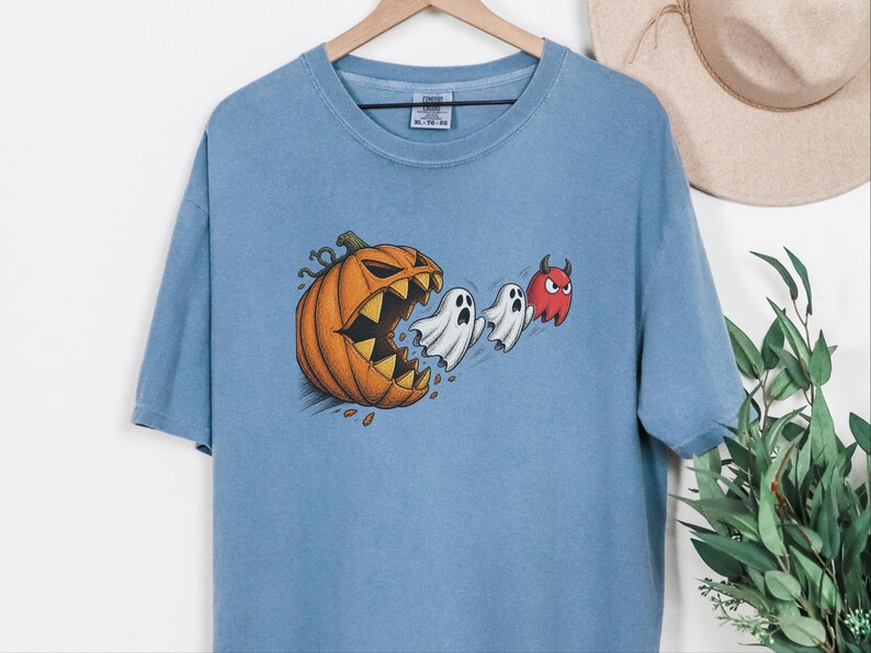 Camiseta de Pac-Man, regalo para gamers de Halloween, camiseta retro de arcade, camiseta de temporada espeluznante, camiseta de Pac-Man calabaza, top para fiesta de Halloween, regalo para gamers imagen 2