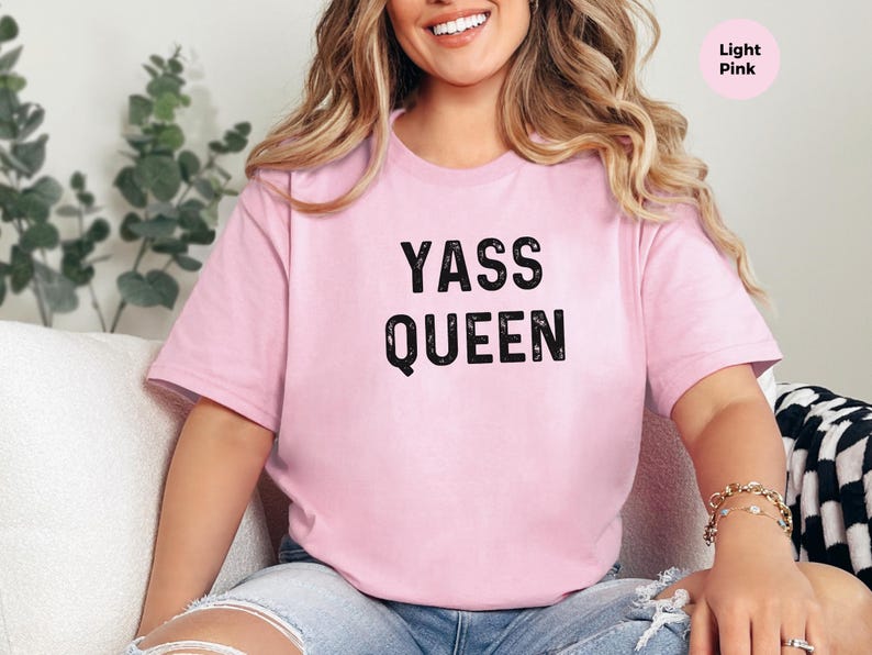 Camiseta de Yas Queen Drag Race, camiseta divertida y sarcástica de cultura pop, regalo de humor para empoderar a las mujeres de la Generación Z, top para fiestas del Orgullo LGBTQ, top de regalo de broma imagen 3