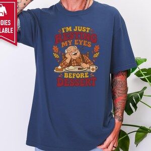 Funny Grandpa Shirt, Just Resting My Eyes Before Dessert, Thanksgiving Family Dinner Tee, Turkey Day Holiday Gift, Funny Dad Foodie Shirt afbeelding 8